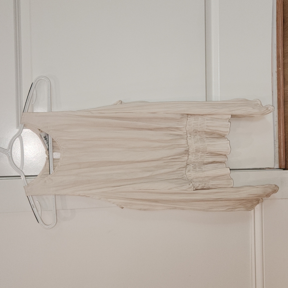 Do be open shoulder white long sleeve